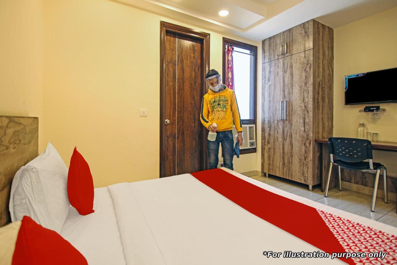 Super Hotel O Hotel Gold Star Új-Delhi Kültér fotó