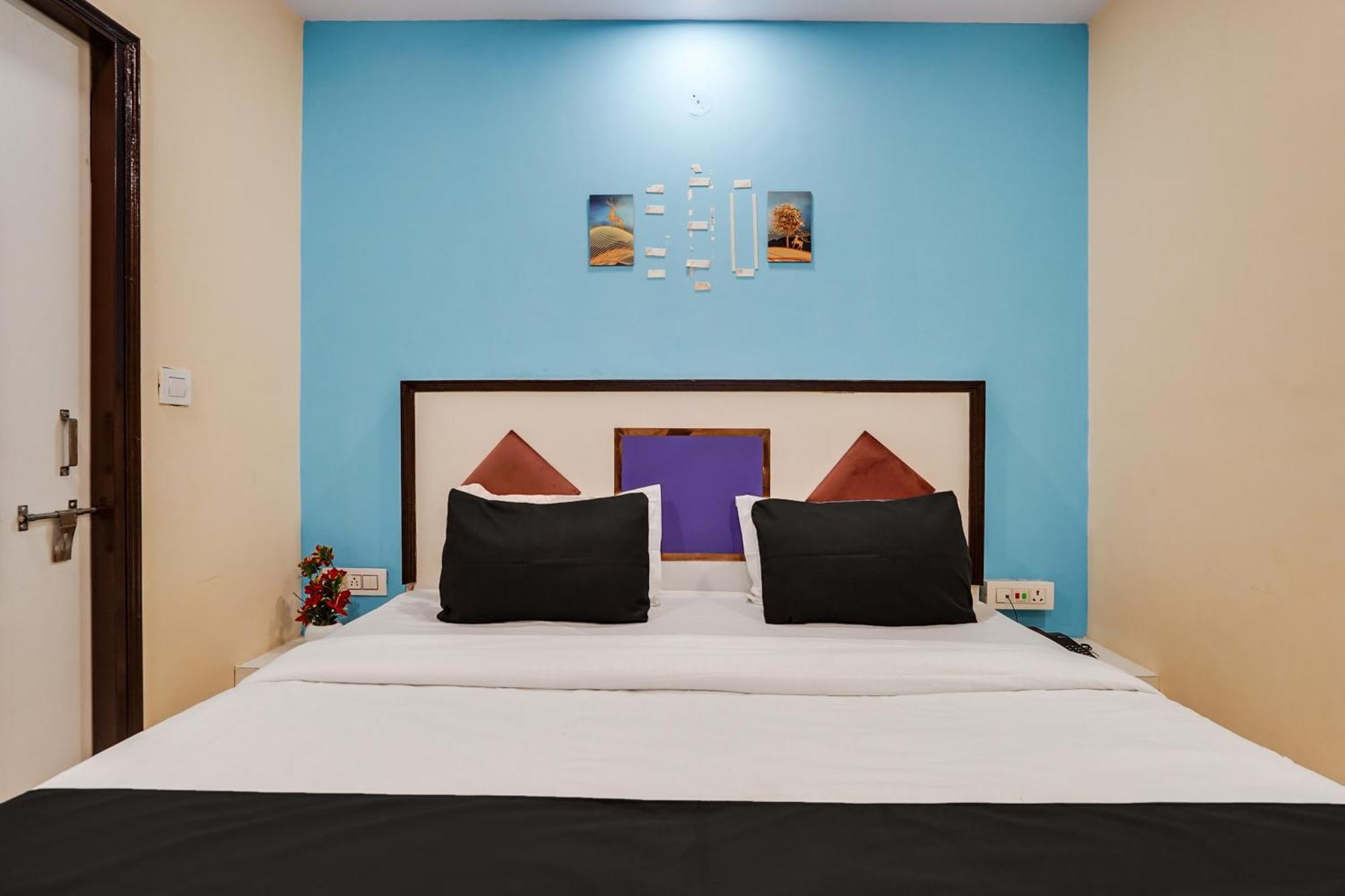 Super Hotel O Hotel Gold Star Új-Delhi Kültér fotó