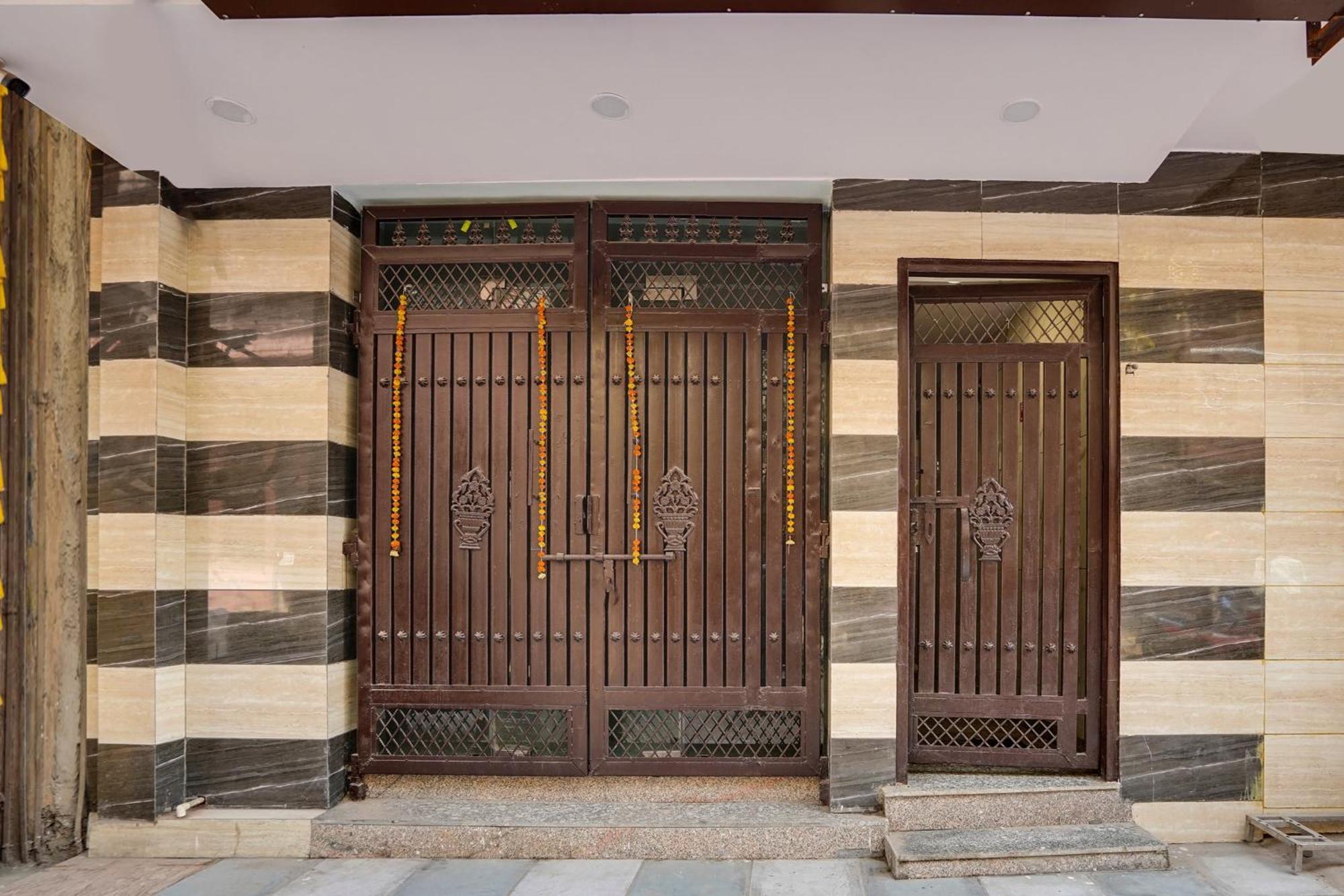 Super Hotel O Hotel Gold Star Új-Delhi Kültér fotó