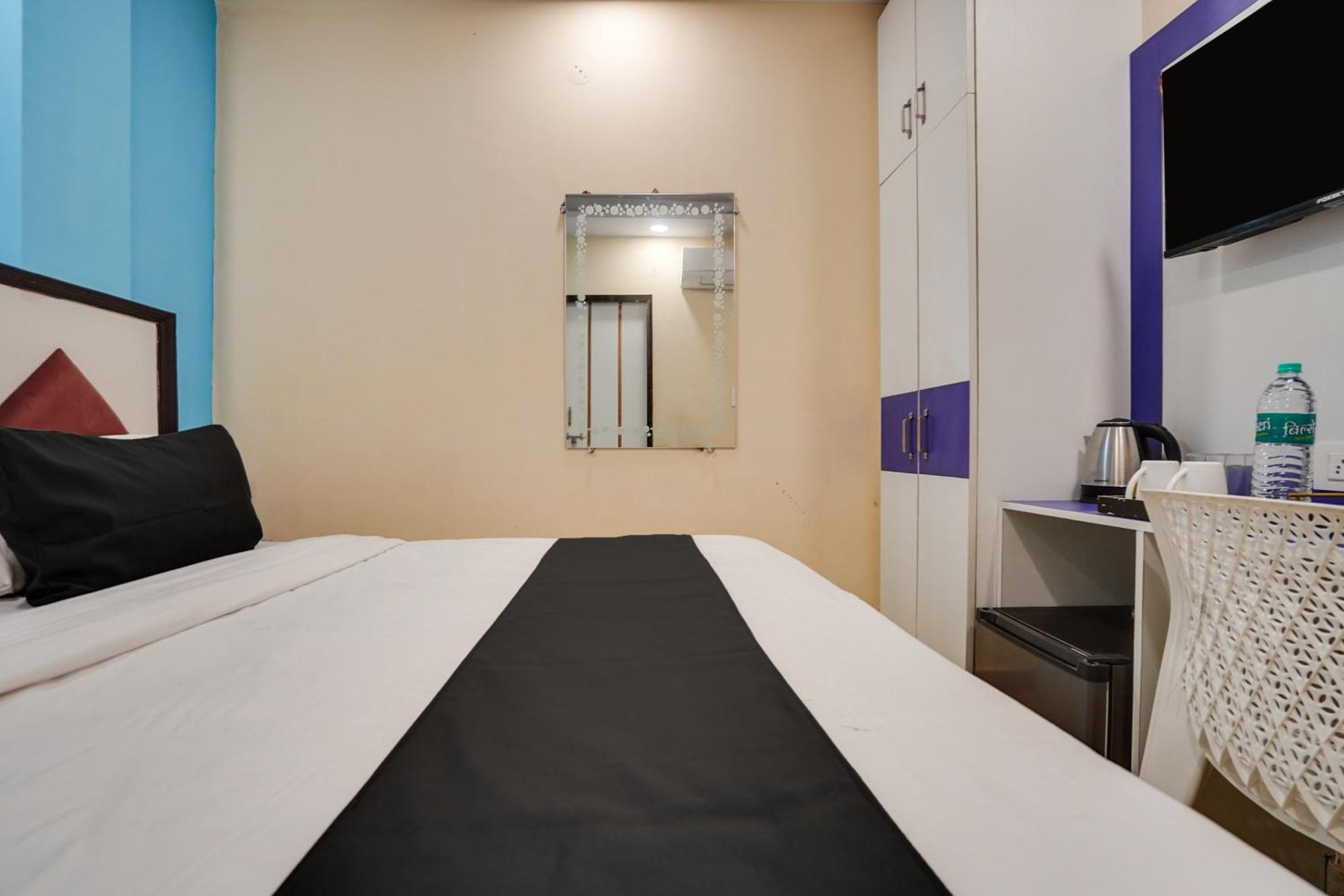 Super Hotel O Hotel Gold Star Új-Delhi Kültér fotó