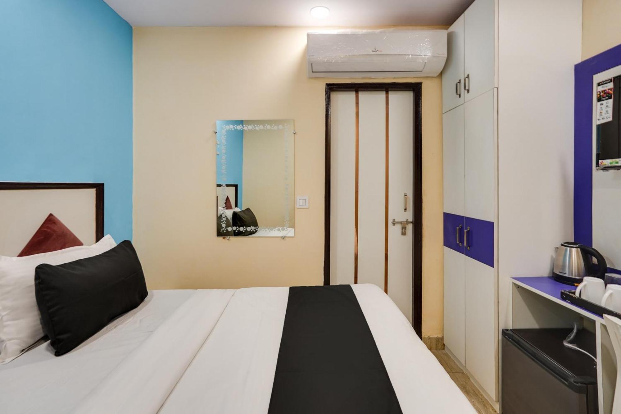 Super Hotel O Hotel Gold Star Új-Delhi Kültér fotó